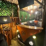 Villa падалото *